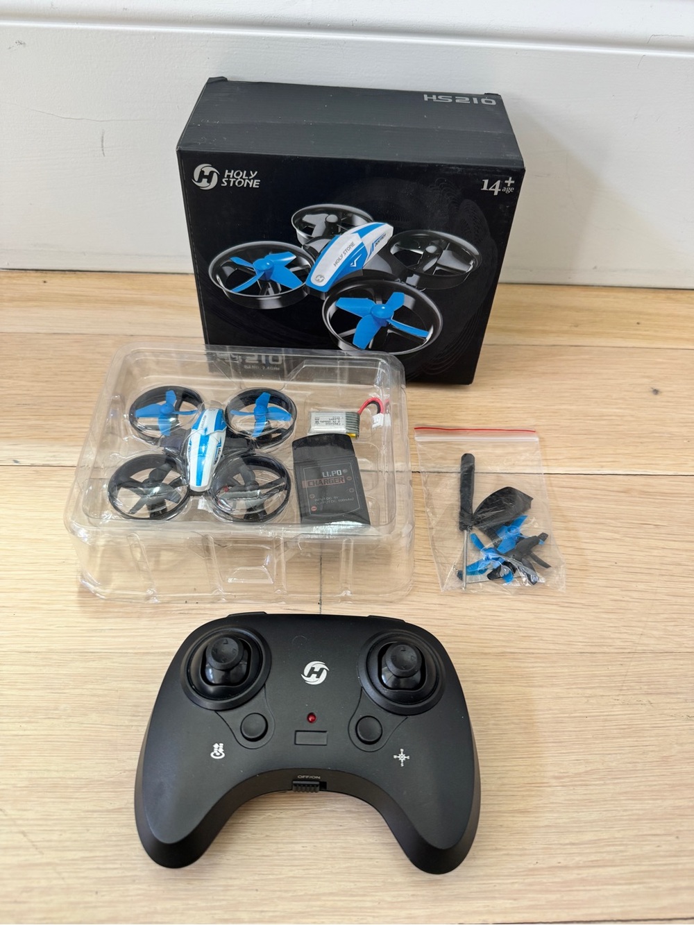 Holy Stone HS210 Mini Drone RC Quadcopter w/ Controller Box Charger - Picture 9 of 9